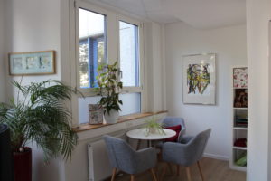 Gemütliche Sitzecke in der Evang. Familien-Bildungsstätte in Nürnberg